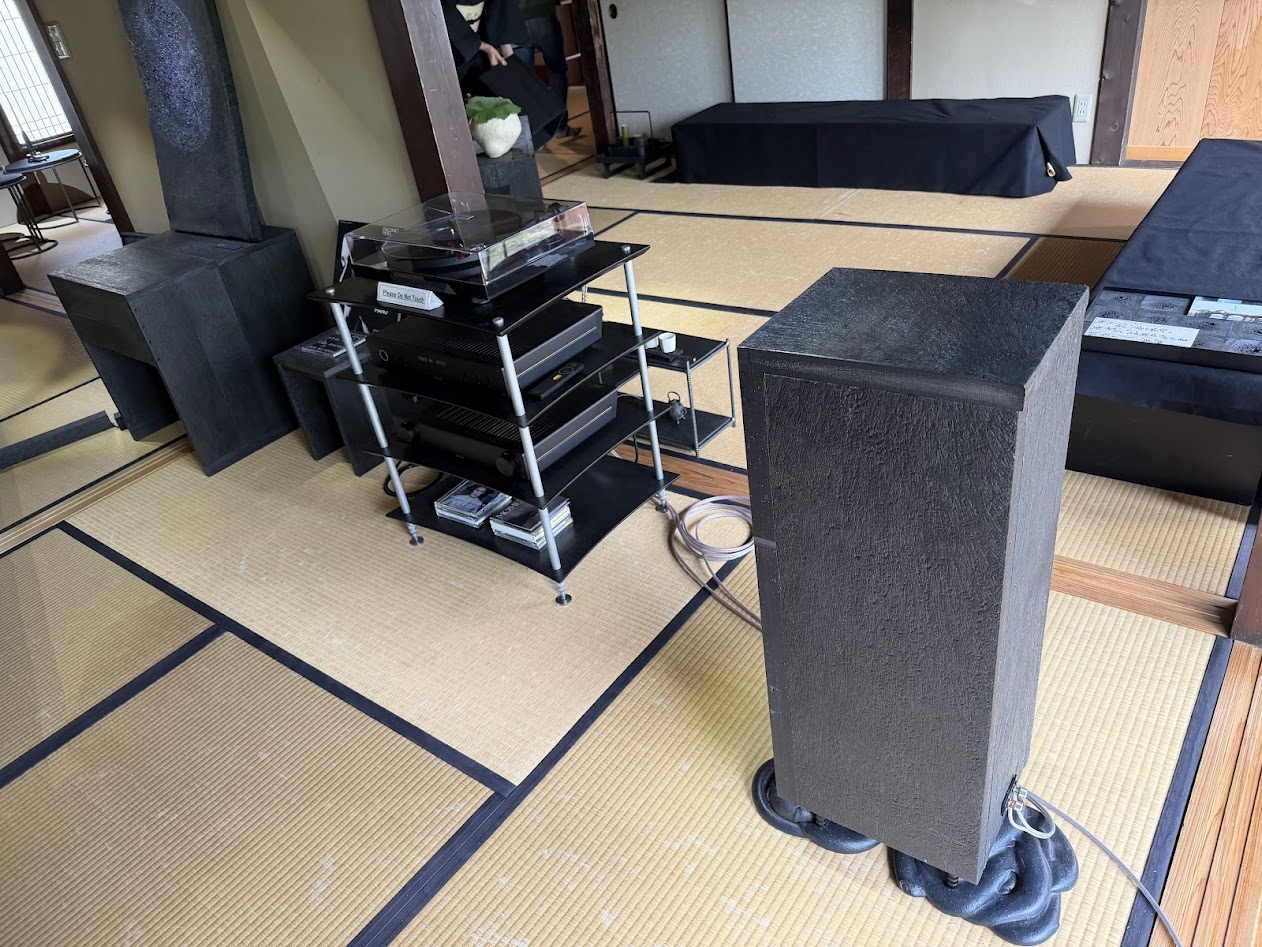 旧武家屋敷に茶道具やインテリア作品などを展示