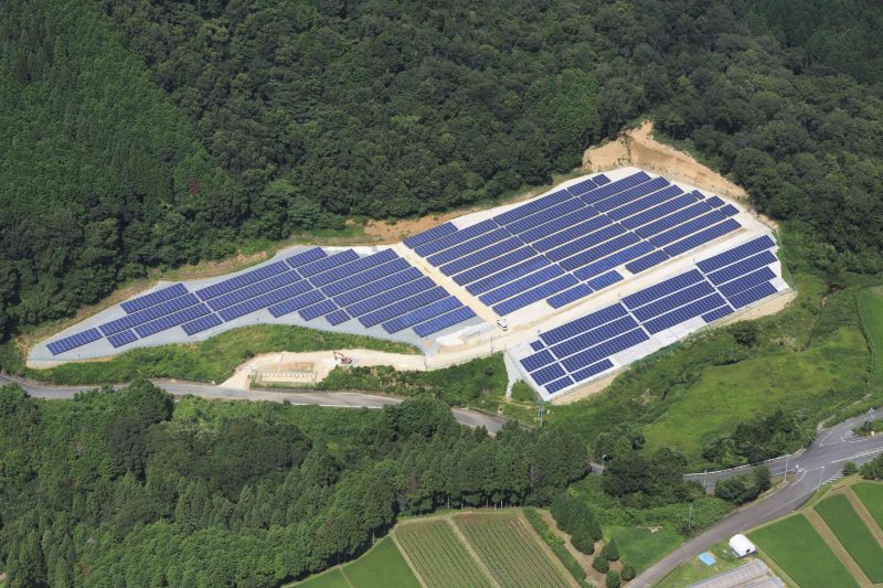 福知山市三和町梅原の太陽光発電所_　エクソル、　福知山市の自社太陽光電力を市内公共施設へ　特定卸供給で再エネの地産地消を推進