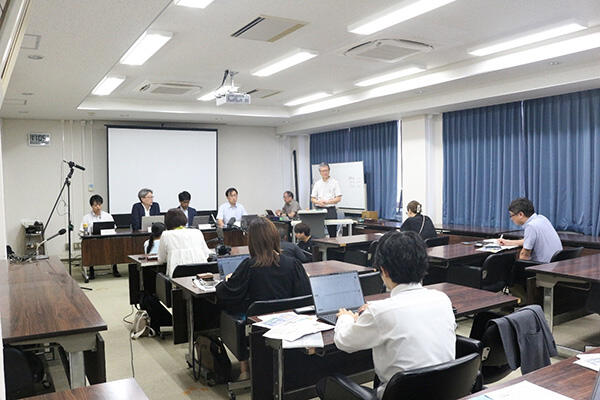 記者発表の様子_　鹿児島大学、　県水産技術開発センターと共同で　県海域での漁場予測技術を開発
