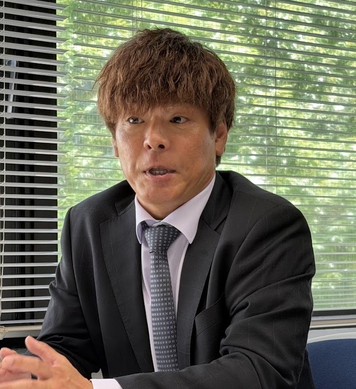 上村氏